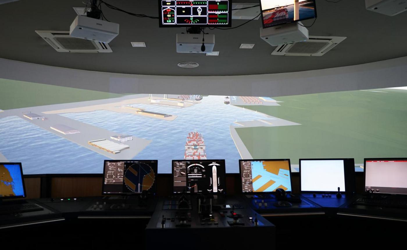 Ship Manoeuvring and Navigation Simulator Lab