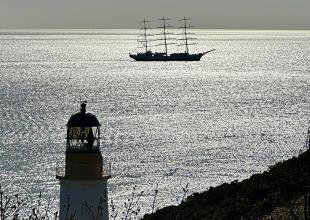 On 27 April, the Dar Młodzieży left port in Douglas and set a heading for Cadiz in Spain.