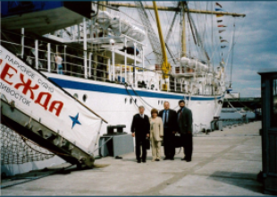 2005_the training ship “Nadzieżda” of the Russian University in Vladivostok, a sister ship of the “Dar Młodzieży”. From left to right: Władimir Łoginowski, Elena Kozłow, Prof B. Łączyński, Prof. A. Weintrit