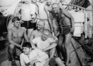 Crew of the Dar Młodzieży at Osaka 83