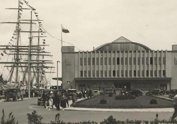 Dar Pomorza's Voyage Around the World 1934/34 