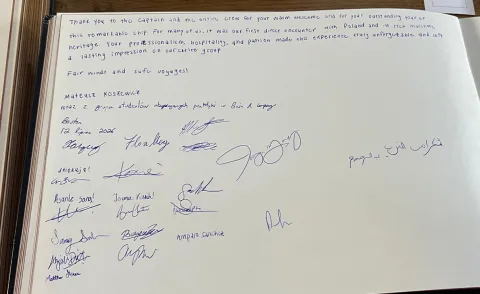 Entry in the Dar's visitor book