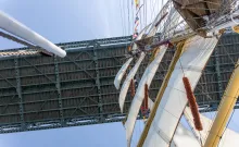 The Dar Młodzieży passes under the George Washington Bridge. Photo: Adrian Dopke