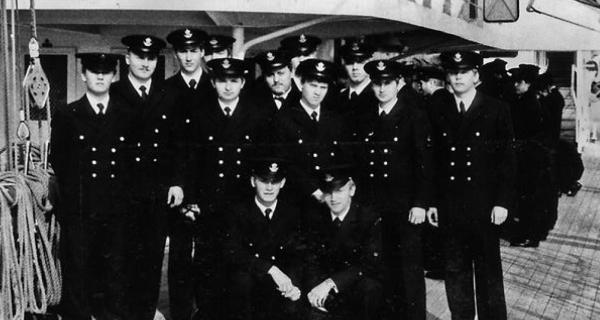 Crew of the Dar Młodzieży at Osaka 83
