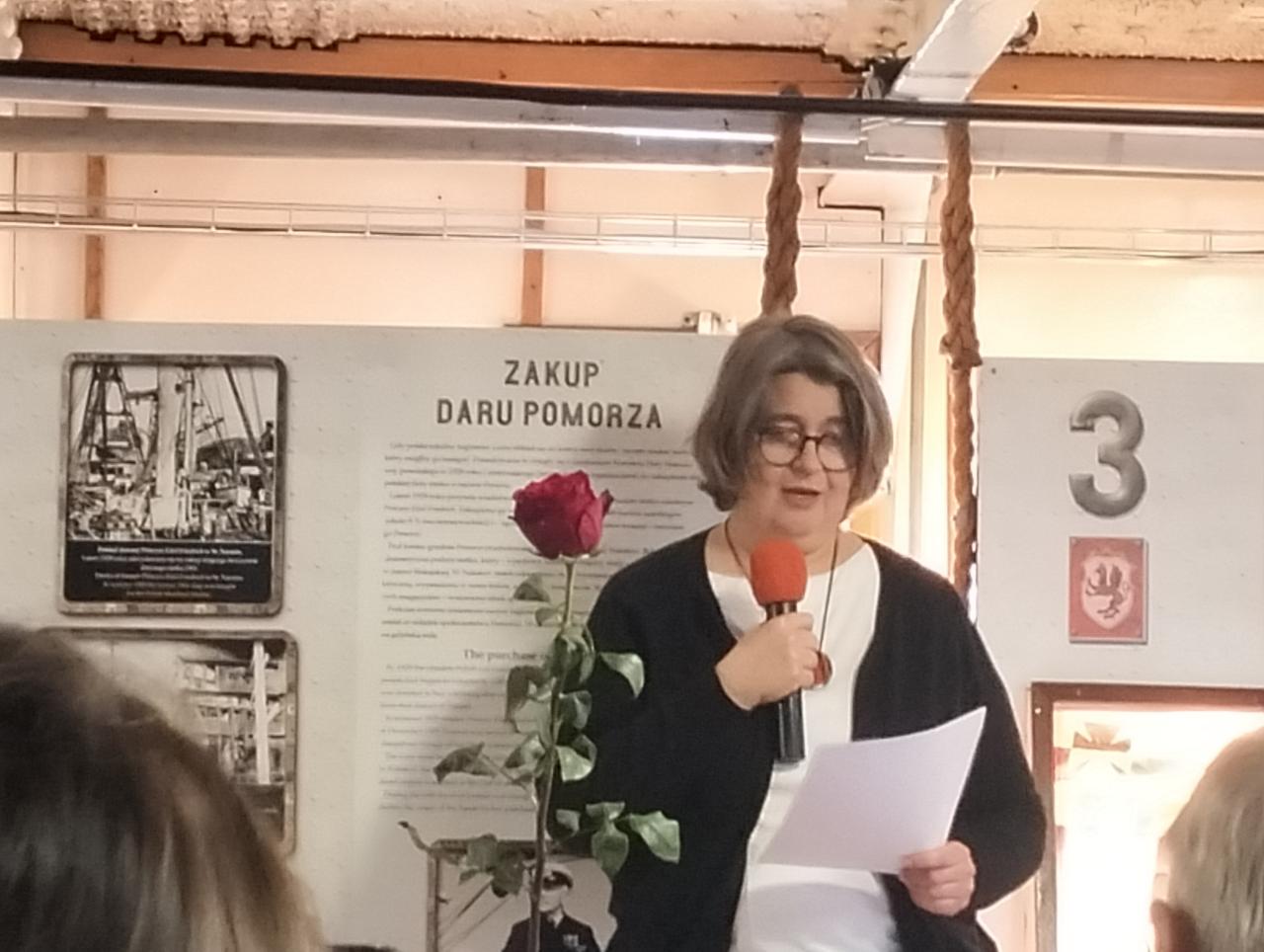 Kustosz \"Daru Pomorza\" Arleta Gałązka