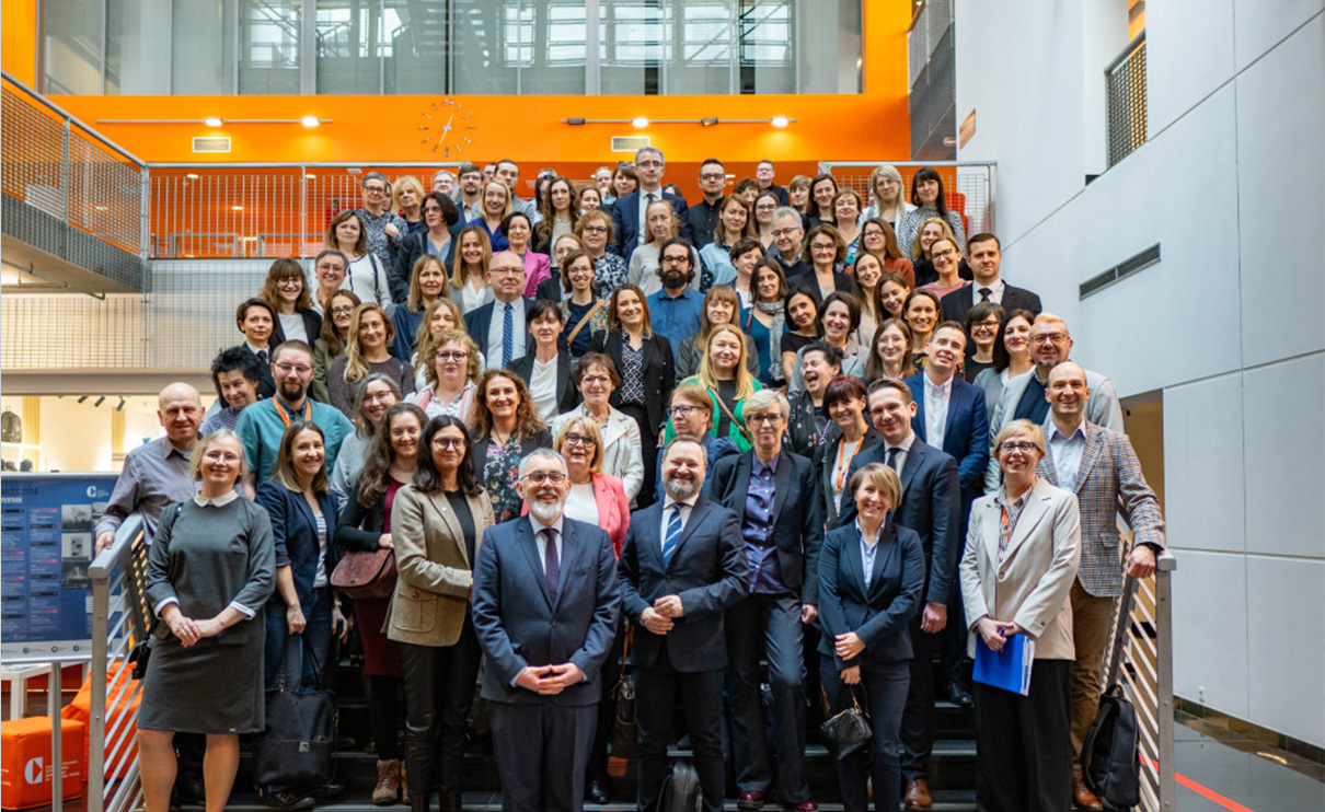 Alma w FarU - relacja z drugiego dnia spotkania. Fot. M. Jakubowski/Zespół Prasowy UG Zdjęcie grupowe. Alma w FarU - relacja z drugiego dnia spotkania. Fot. M. Jakubowski/Zespół Prasowy UG