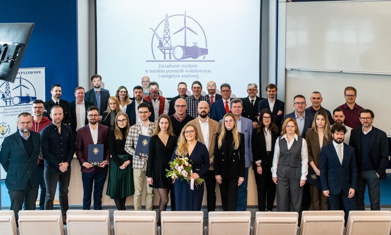 Nowi absolwenci i kolejna edycja studiów podyplomowych branży offshore na Uniwersytecie Morskim w Gdyni