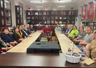 Uczestnicy spotkania w Sali Tradycji UMG