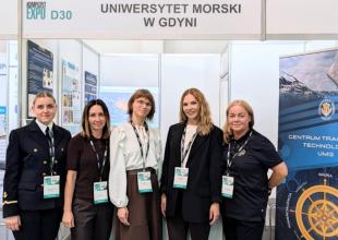 Przedstawicielki CTT podczas Międzynarodowych Targ&oacute;w Materiał&oacute;w, Technologii i Wyrob&oacute;w Kompozycyjnych KOMPOZYT-EXPO