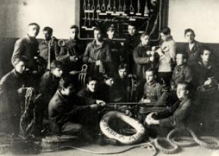 W pracowni robót linowych, SM w Tczewie, lata 20. 