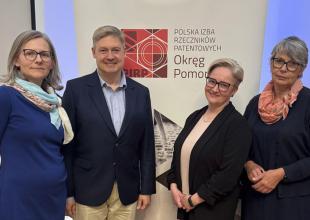 Pracownik Centrum Transferu Technologii w składzie Pomorskiej Okręgowej Rady Rzeczników Patentowych