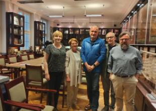 Fot. od prawej: Jacek Ochinowski ze stowarzyszenia Zabytkowa Gdynia, Bartłomiej Wodniak – siostrzeniec Czesława Nowaka – III oficera „Wigier”, Aleksander Witold Grabowski – prezes Stowarzyszenia Polonii Islandzkiej, Aleksandra Piętak oraz Joanna Stasiak