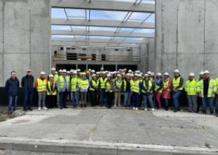 Wizyta pracowników Instytutu Morskiego na placu budowy Centrum Offshore
