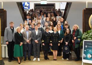 Finał III edycji Konkursu Wiedzy o Zarządzaniu i Ekonomii_zdjęcie grupowe