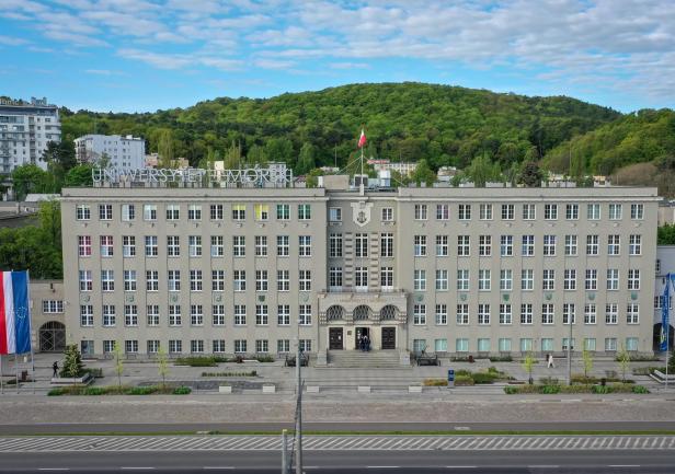 gmach gł&oacute;wny