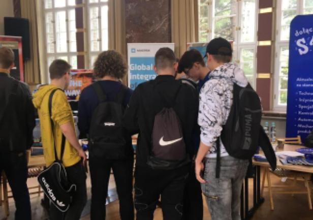 studenci na Forum Kariery Młodych