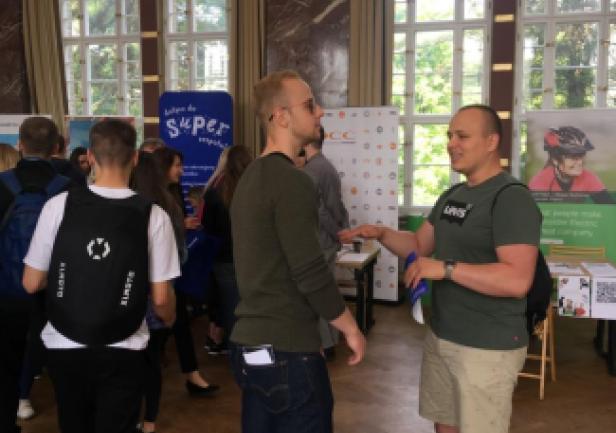 studenci na Forum Kariery Młodych