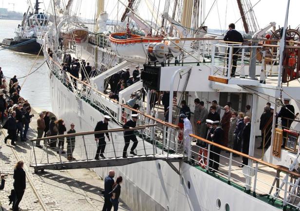 \"Dar Młodzieży\" w Antwerpii