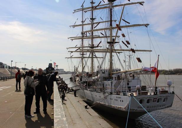 \"Dar Młodzieży\" w Antwerpii