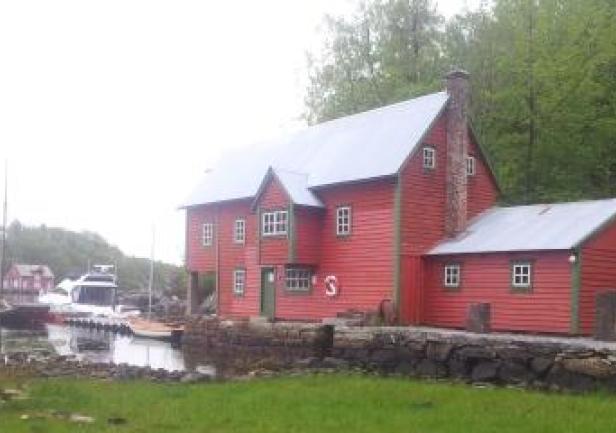 Zdjęcie młyna od strony wejścia głównego