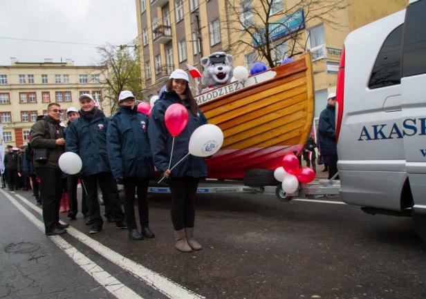 Akademia Morska poczas Parady Niepodległości, fot. Tobiasz Męczykowski Akademia Morska poczas Parady Niepodległości, fot. Tobiasz Męczykowski