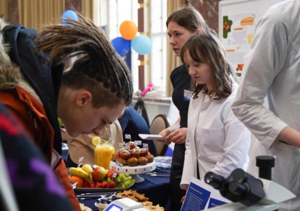 Stoiska Kół Naukowych Uniwersytetu Morskiego w Gdyni