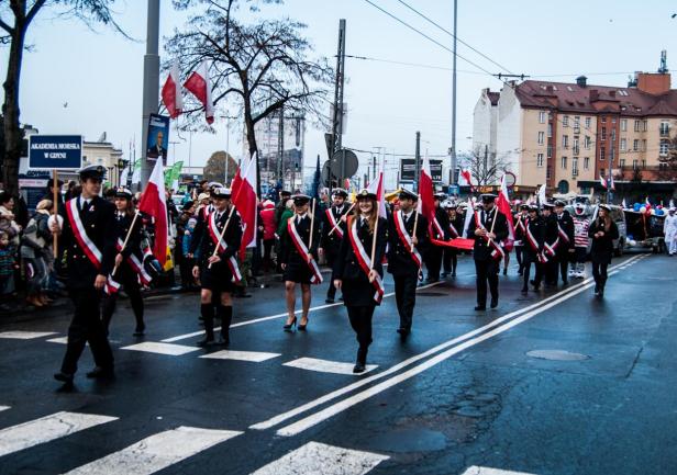 Studenci Akademii Morskiej w Gdyni podczas Parady Niepodległości, fot. Kamil Dopke Studenci Akademii Morskiej w Gdyni podczas Parady Niepodległości, fot. Kamil Dopke