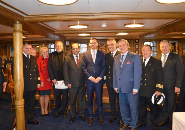 W salonie \"Daru Młodzieży\"