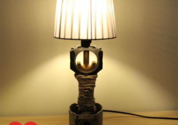 Lampa wykonana przez studentów i pracowników Wydziału Mechanicznego