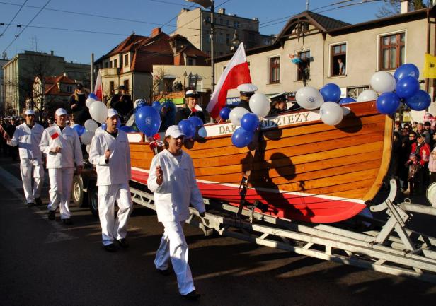 Akademia Morska poczas Parady Niepodległości, fot. Tomasz Degórski Akademia Morska poczas Parady Niepodległości, fot. Tomasz Degórski