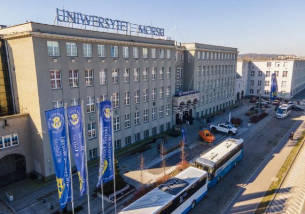 Budynek główny Uniwersytetu Morskiego w Gdyni 