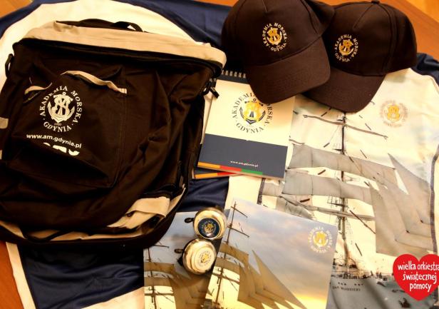 Upominki Akademii Morskiej dla Wielkiej Orkiestry Świątecznej Pomocy
