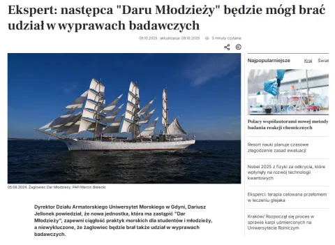 Dar Młodzieży na morzu pod żaglami