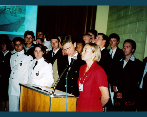 25.09.2002_AGA-3 w stanie Maine. Sesję prowadzi studentka z Kanady, Karen Duff, obok student Wydziału Nawigacyjnego AMG Sławomir Witaszewski