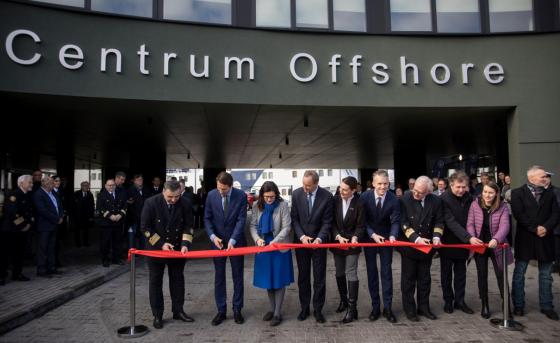 Uroczyste Otwarcie Centrum Offshore Uniwersytetu Morskiego w Gdyni - przecięcie wstęgi