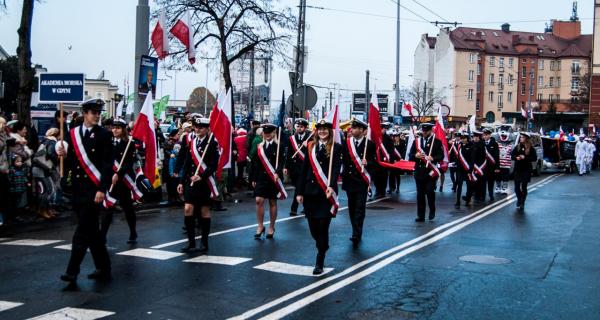 Studenci Akademii Morskiej w Gdyni podczas Parady Niepodległości, fot. Kamil Dopke