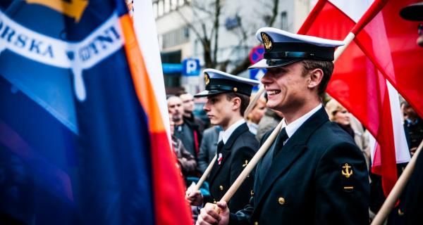 Studenci Wydziału Nawigacyjnego podczas Parady Niepodległości, fot. Kamil Dopke Studenci Wydziału Nawigacyjnego podczas Parady Niepodległości, fot. Kamil Dopke
