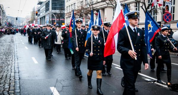 Studenci Akademii Morskiej podczas Parady Niepodległości, fot. Kamil Dopke Studenci Akademii Morskiej podczas Parady Niepodległości, fot. Kamil Dopke